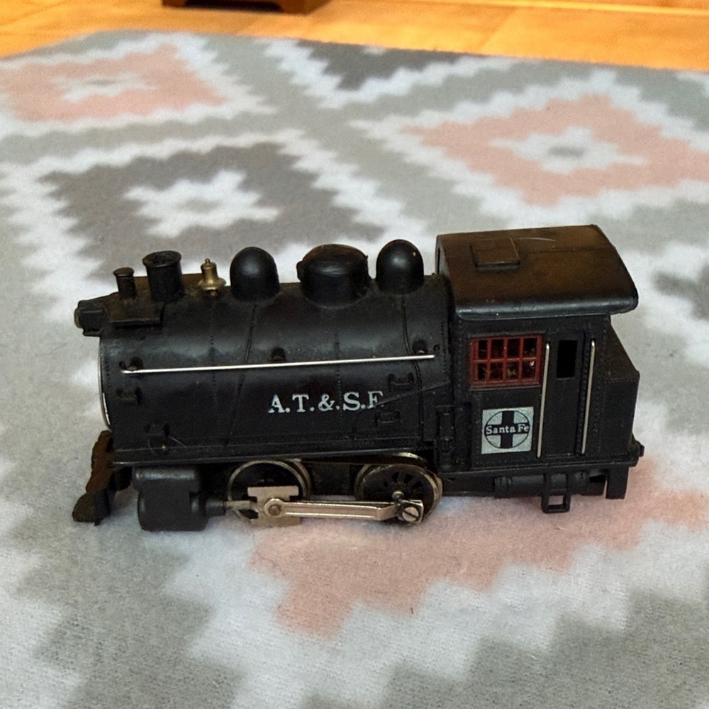 HO scale Santa Fe (A.T.&S.F.) 0-4-0 Dockside Switcher model train locomotive
